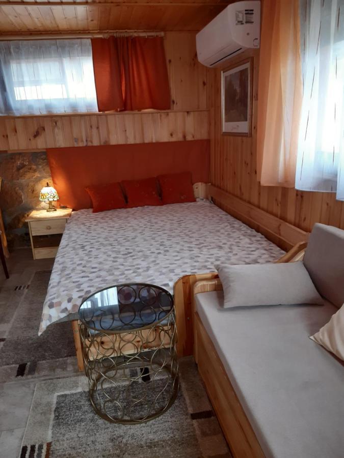 Matyas Apartman Tard Eksteriør bilde